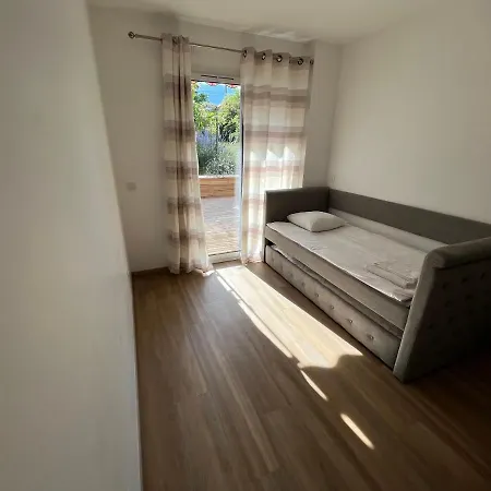 Appartement T4 RDC : jacuzzi / jardin / terrasse. Lac 2 km ! Viviers-du-Lac